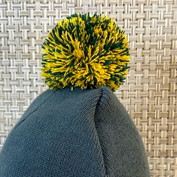 NWOT Green Bay Packers Embroidered "G" Logo Pom Beanie - Picture 3 of 9